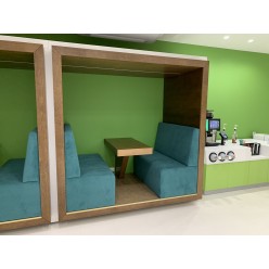 Negotiating booths Varus